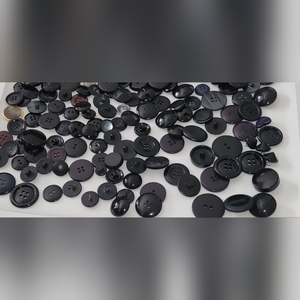 Assorted Black Buttons Collection โ โ โ bulk Lot - Picture 8 of 11